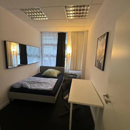 Mit 9 Schlafzimmern Und 1 Wohnzimmer Apartment *