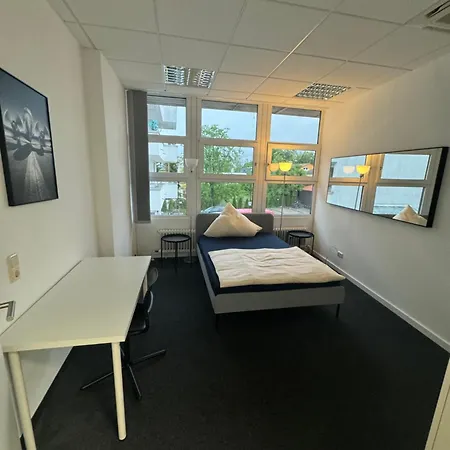 Mit 9 Schlafzimmern Und 1 Wohnzimmer Ottobrunn
