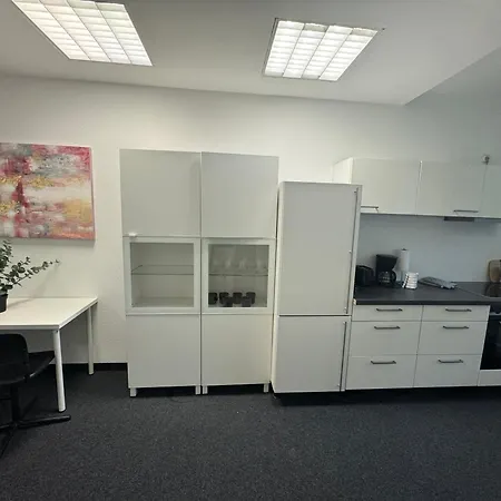 Mit 9 Schlafzimmern Und 1 Wohnzimmer Apartment Ottobrunn