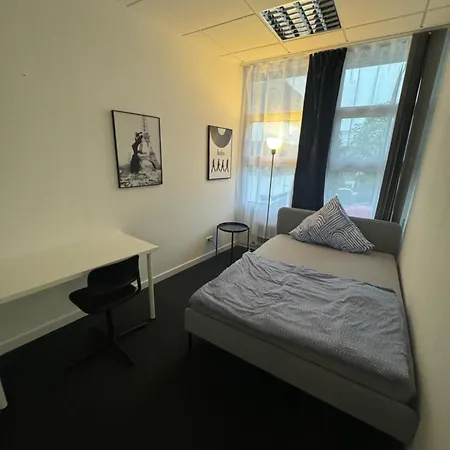 Mit 9 Schlafzimmern Und 1 Wohnzimmer * Ottobrunn
