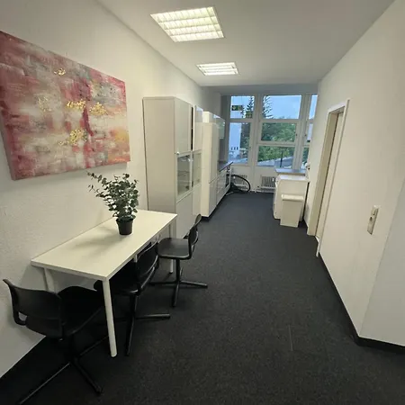 Mit 9 Schlafzimmern Und 1 Wohnzimmer Ottobrunn