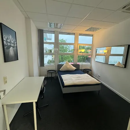 Mit 9 Schlafzimmern Und 1 Wohnzimmer * Ottobrunn