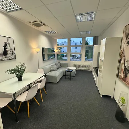 Mit 9 Schlafzimmern Und 1 Wohnzimmer Apartment Ottobrunn
