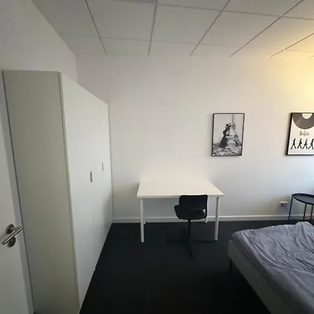 Mit 9 Schlafzimmern Und 1 Wohnzimmer Apartment *