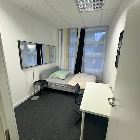 Mit 9 Schlafzimmern Und 1 Wohnzimmer * Ottobrunn