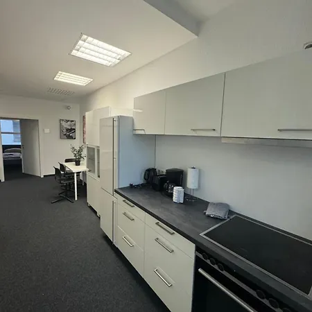 Appartement Mit 9 Schlafzimmern Und 1 Wohnzimmer *
