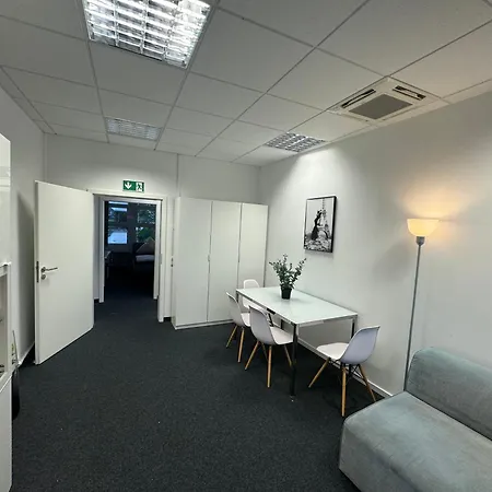 Mit 9 Schlafzimmern Und 1 Wohnzimmer Apartment